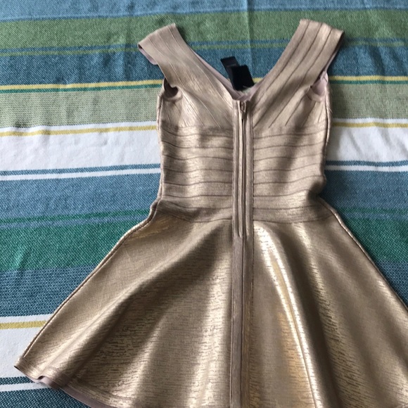 Bebe Gold Bandage dress NWT - Picture 6 of 8